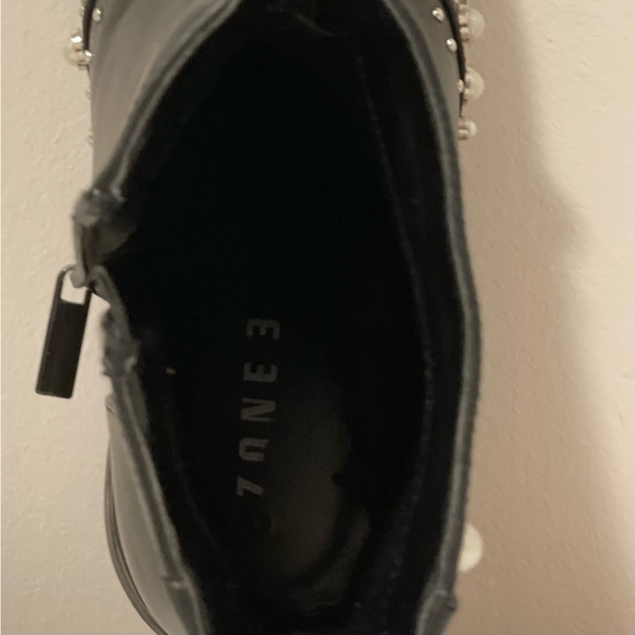 Faux leather boots with pearls - Picture 9 of 10